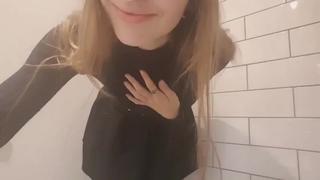 porn школьница молодые показала в школе кискуголая секс ласкает себяпоказав всё мастурбация мастурбирует киску porn