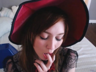 porn natalia grey сочная похотливая ведьмочка с огромными сиськами удовлетворяет свою киску резиновым членом porn
