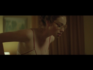 porn фрейя мавор дама в очках и с ружьем в автомобиле freya mavor la dame dans lauto avec des lunettes et un fusil 2015 porn