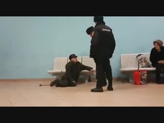 porn российская полиция упорно продолжает борьбу с главными врагами государства пенсионерами porn