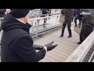 porn митинг шёл своим ходом но тут появляется чувак в чёрном и всё пошло гораздо веселее porn