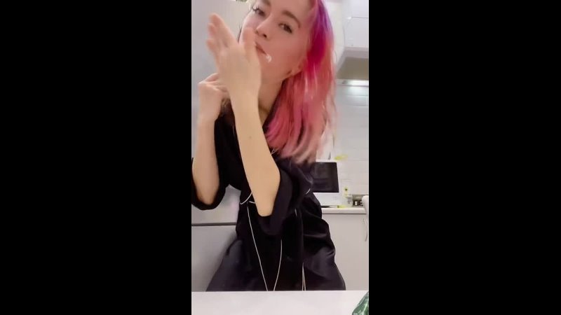 porn берет в рот и вытирает свои губки liqueen maniac alisa porn