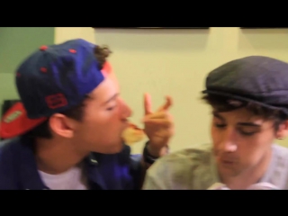 porn откусили вместе janoskians hang with the vamps on tour 11 сент 2014 г porn