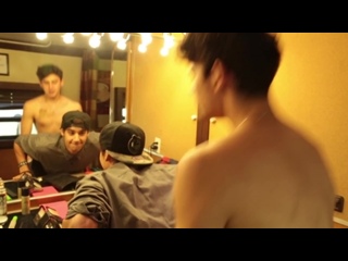 porn люк натягивает штаны джею the janoskians real girls eat cake behind the scenes 23 июн 2014 г porn