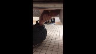 porn подглядел в туалете gay jerkoff toilet spy porn