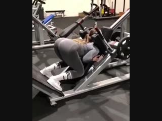 porn strength of body очень красивая девушка качает ягодичные мышцы и ноги porn