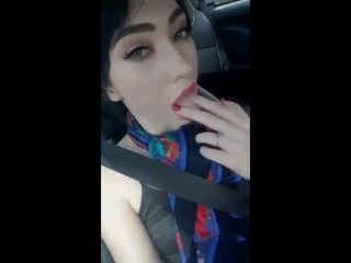 porn облизала пальцы и потянулась к киске частное развратная молодая сучка в маш porn