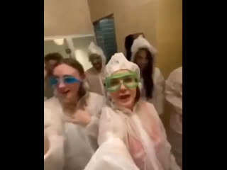 porn видео из сауны где молодые муж и два друга блогера миллионника екатерины диденко porn