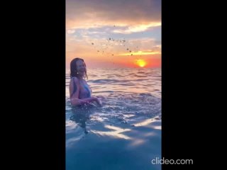 porn пикантное видео безрукова в полупрозрачном купальнике сверкнула обнаженным ягодицами porn