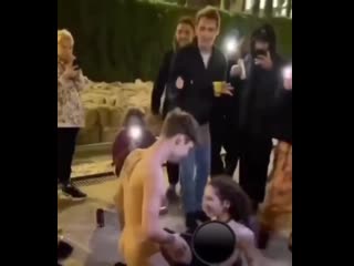 porn молодая пара устроила секс в общественном пространстве в центре москвы porn