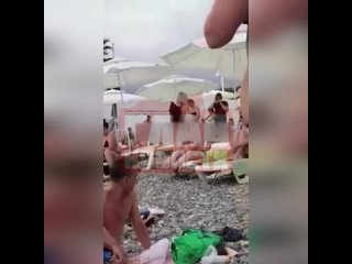 porn в сочи началось нашестви нудистов на обычном общественном пляже нарисовалась абсолютно голая купальщица вскоре на porn