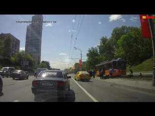 porn особое мнение бегущие пешеходы попали под трамвай на проспекте мира в москве porn