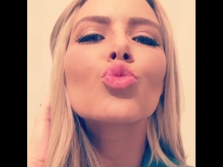 porn anikka albrite и ее фирменный поцелуйчик секс звезда порно модель porn