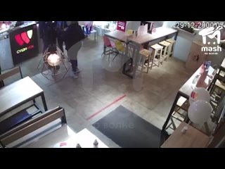 porn в алуште пьяная компания зашла в кафешку поесть суши и случайно организовала бойцовский клуб porn