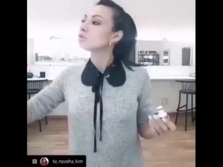 porn две дырки смешное видео хорошее настроение юмор девушка у зеркала дырка гвоздь отверстие муж жена любовь картина porn
