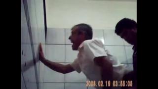 porn скрытая камера в туалете засняла секс двух мужиков porn