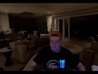 porn меллстрой и казино мелстрой бьет монитор компьютер разбивает тарелку о стену крушит дом злой недоволен porn