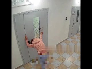 porn девушка чуть не лишилась рук пытаясь выйти porn