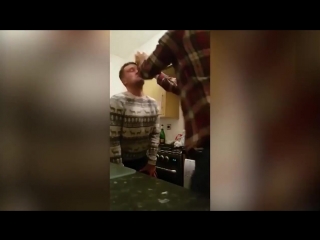 porn шотландец решил с помощью дыни проверить свою голову на прочность porn