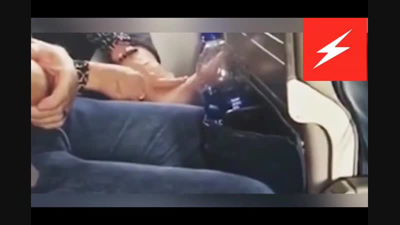 porn пассажирка опозорилась когда сделала себе педикюр на борту самолета porn