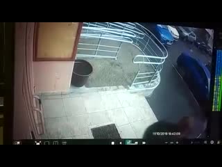 porn в москве мужчина поливает двери подъездов серной кислотой porn