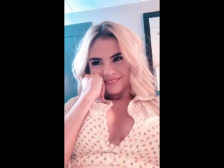 porn selena gomez с высунутой грудью селена гомес обнимает мальчика пошлое видео hot porn