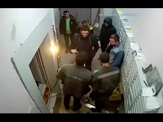 porn в сети появилось видео драки в подмосковной балашихе где как утверждается жильцы стреляли в лифтёров porn