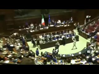 porn депутаты в итальянском парламенте чуть не начали потасоу из за решения правительства страны оказать военную помощь porn