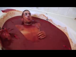 porn дибила нам в ленту парень залез в ванну наполненную соусом чили porn