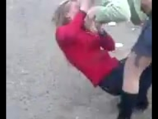 porn сняла лифчик девочке во время драки уличные драки ru porn