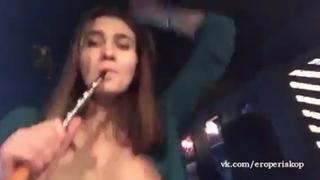porn охуенная девочка танцует голая в клубе подруги в ахуе светит грудью любительское видео на публике жара прилюдно porn