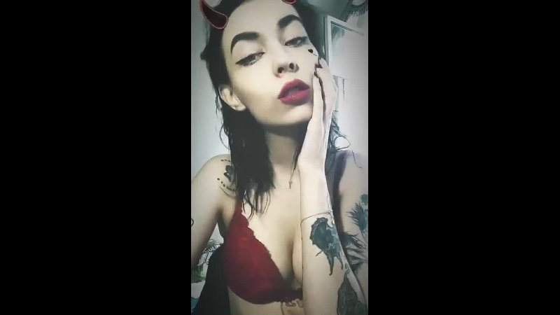 porn сексуальная развратная дьяволица юлия реш светит грудью твои блогерши porn