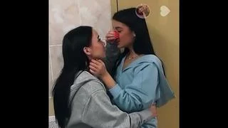 porn слив шлюшка амина tenderlybae сосется с лесби подружкой твои блогерши porn