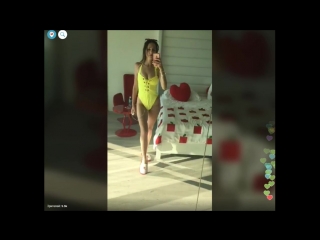 porn сексуальная девушка в сплошных купальниках снимает себя в зеркало periscope перископ porn