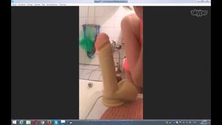 porn развод русских девчонок в скайпе девушка бодро демонстрирует свои умения в глубоком минете и глубину своей письки porn