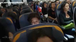 porn истасамка шлюха дрочит прямо в самолете перед людьми порно секс соло в людном месте porn