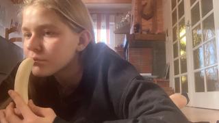 porn школьница сосет банан представляет что это членделает это очень сексуально ещё больше такого в телеге porn