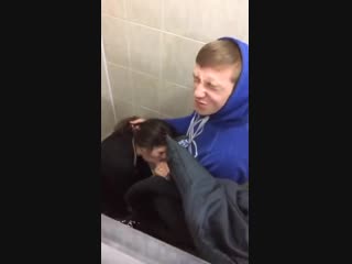 porn выебал в школьном туалете одноклассницу порно минет сосёт скрытое в туалете девственница секс частное студенткахд porn