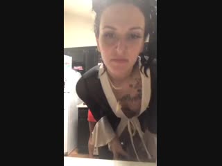 porn девушка в полупрозрачном халатике пьет курит и твёркает со своей подружкой на кухне перископperiscope porn