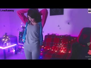 porn карина засветила пельмень верблюжью лампку на стриме письку без трусиках в ласинах свети голой пиздой молодая porn