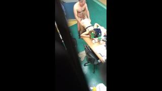 porn порно физрук и физручка после рабочего дня занялись сексом прямо в кабинете школы парень запечетлил это все на porn