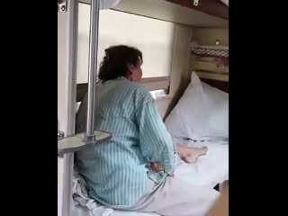 porn пьяная тренер заставила гимнастку сесть на шпагат на верхней полке porn