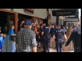 porn полицейские австралия встретили сопротивление местного населения porn
