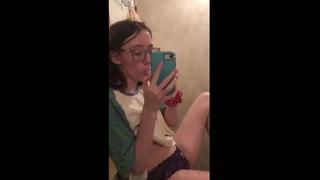 porn дрочит в ванной с украденного телефона секс сосет милф сексвайф sexwife ебут камшот на лицо анал мжм жмж инцест porn