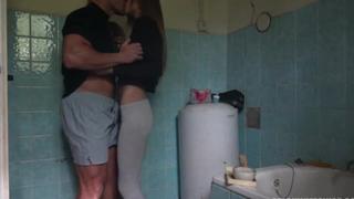 porn отец жестко пристает к дочери в ванной комнате 24 porn