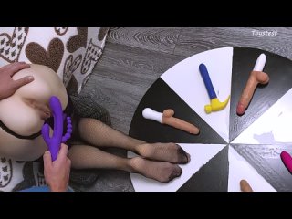 porn миниатюрная жена испытывает игрушки с помощью колеса дилдо xhams porn