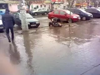 porn бомжам помешали заняться сексом на улице пздц porn