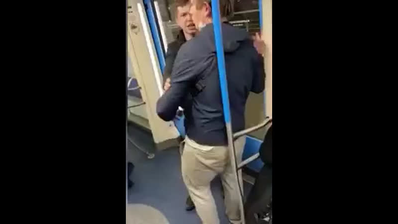 porn в метро парни защищают девушек к которым начали приставать двое пьяных пассажиров porn