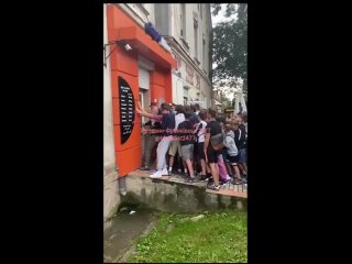 porn в ивано франковско школьники чуть не раздавили друг друга пытаясь прорваться в сэконд хэнд porn