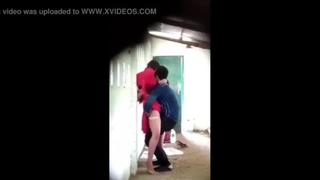 porn секс молодой парен трахает стоя девушку скрытая камера porn